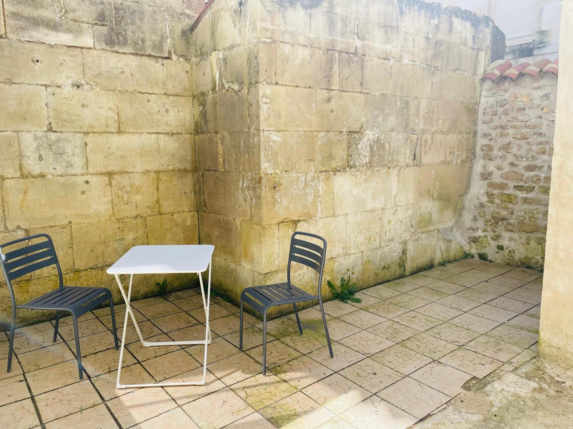 Appartement Avec Cour Privee Saint-Jean-dʼAngély Dış mekan fotoğraf